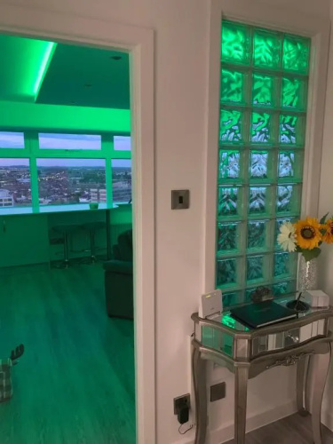 Luxury Panoramic Balcony Swindon Central