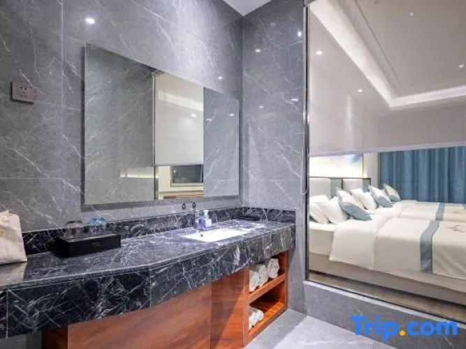 Standard Triple room with garden view