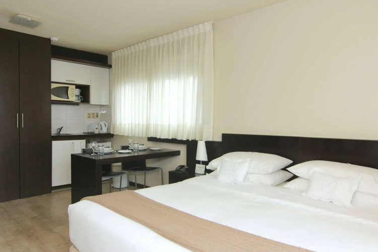 27 Suites Apart Hotel