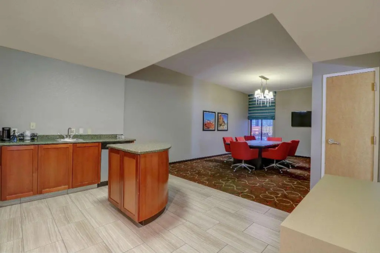 Hampton Inn Tropicana photo 48