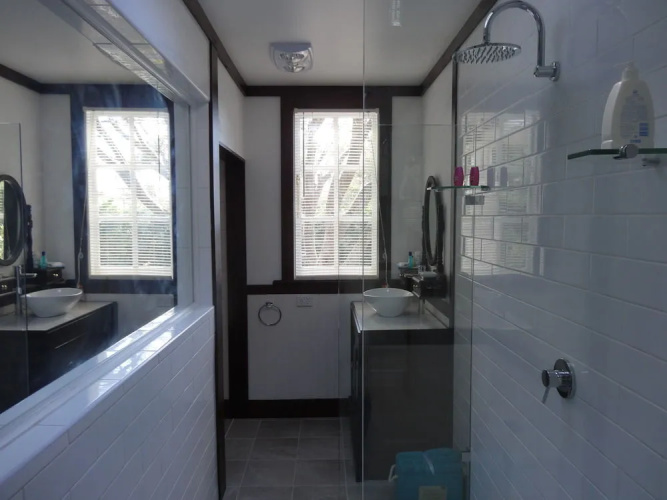 Corner Manor Leura