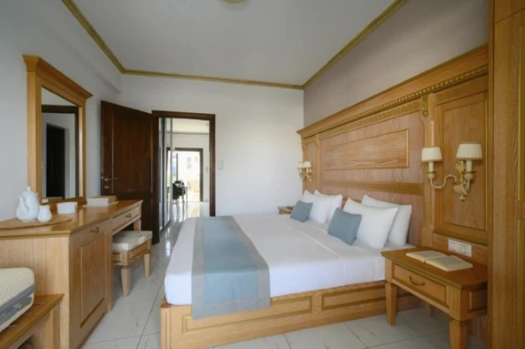 Family Suite with pool view