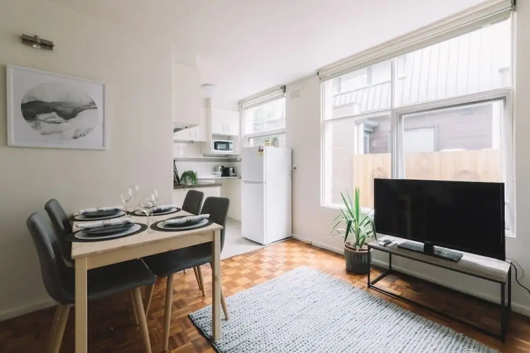 Cosy Melbourne Apartment Close To CBD