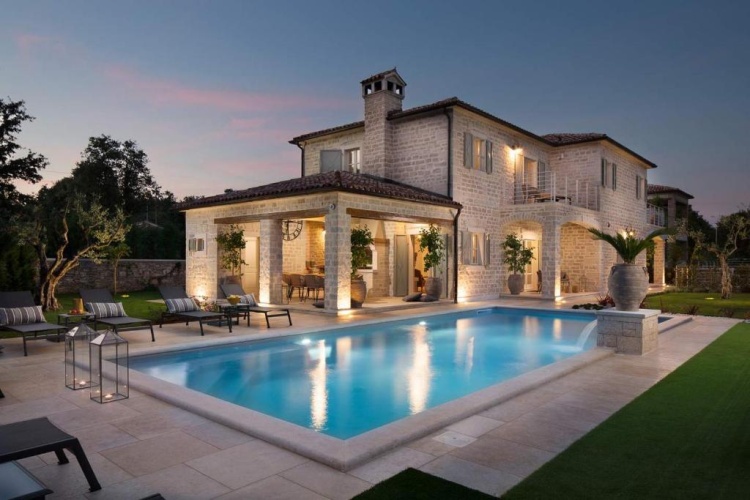 4 Bedrooms Villa