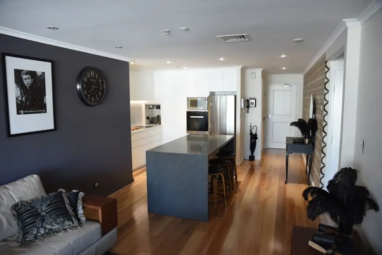 2 Bedrooms Luxury Apartment with harbour view