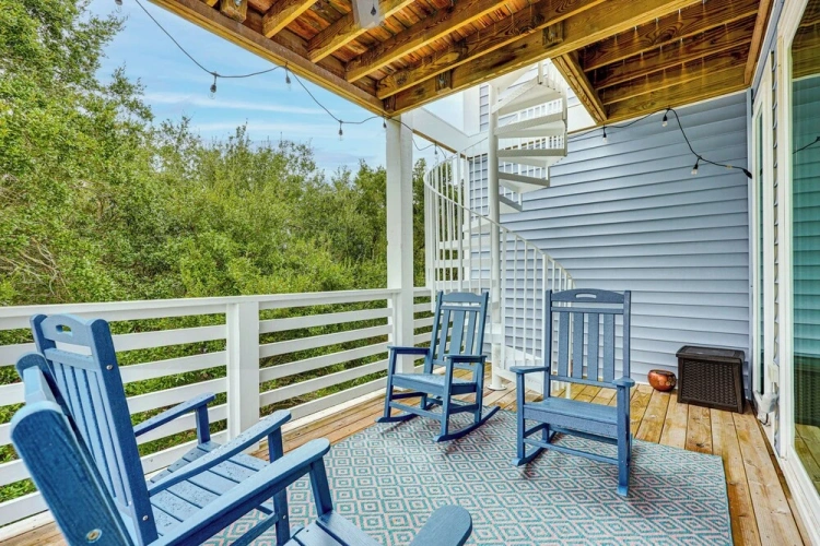 4 Bedrooms Apartment with balcony