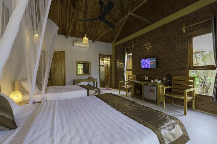 1 Bedroom Family Bungalow with balcony and with lake view