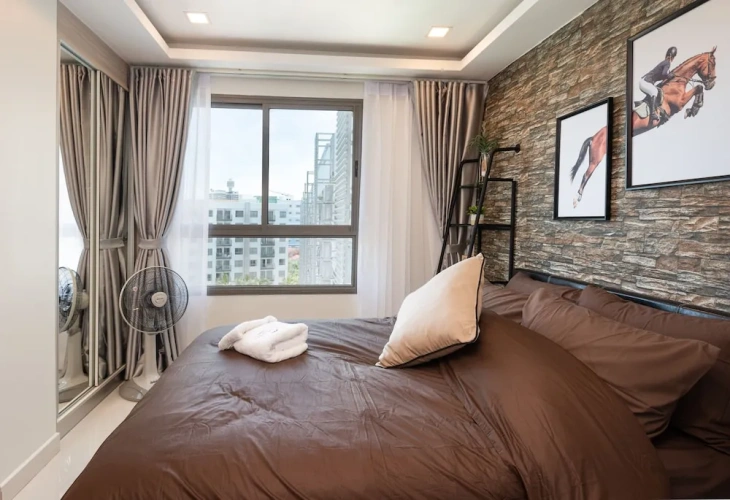 2 Bedrooms Executive Suite with balcony and with pool view