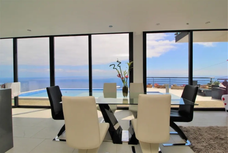 3 Bedrooms Villa with sea view