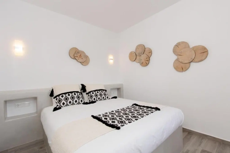 4 Bedrooms Cottage