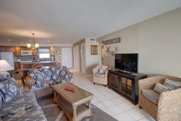 165 El Matador 1 Bedroom Condo by RedAwning