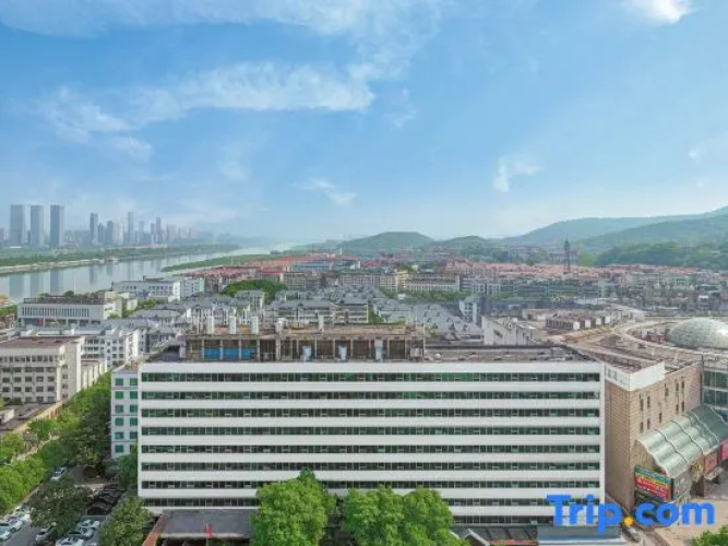 Dolton Lushan Hotel