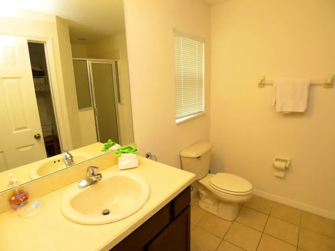 4 BED Pool Home Overlooking Reserve