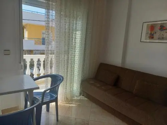 Leonidas Apartments