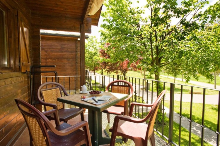 2 Bedrooms Bungalow