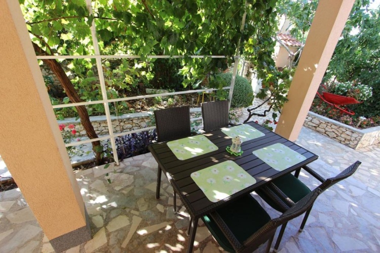 1 Bedroom Apartment with garden view