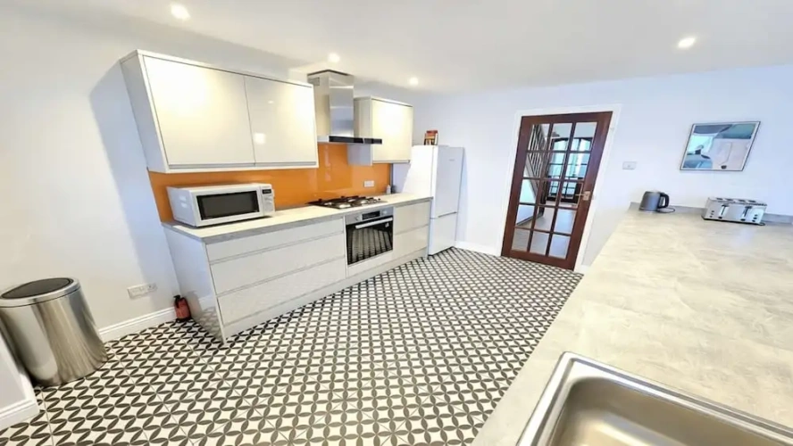 3 Bedrooms Cottage