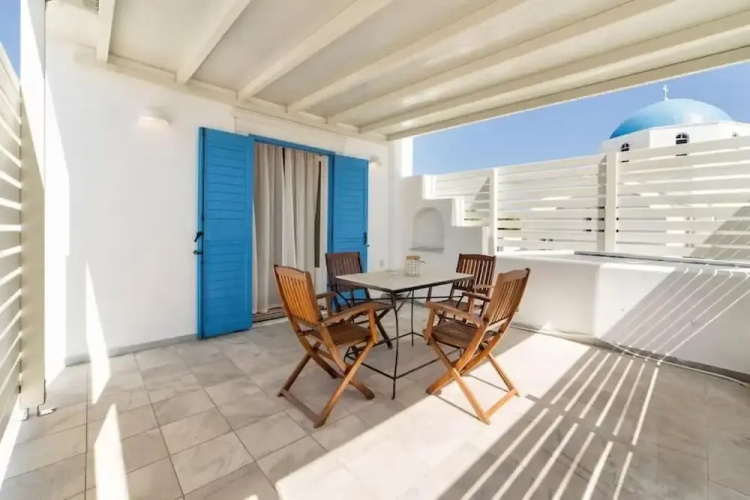 Naousa Center Living