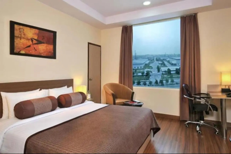 Hyphen Grand Hotel