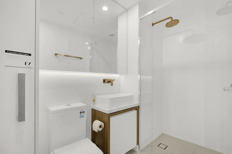 Breathtaking Views - Inner City Pad