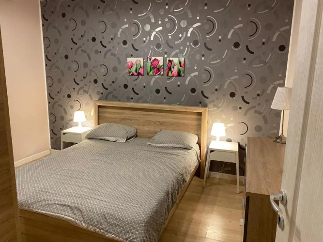 IGI RED FLAT with free private parking