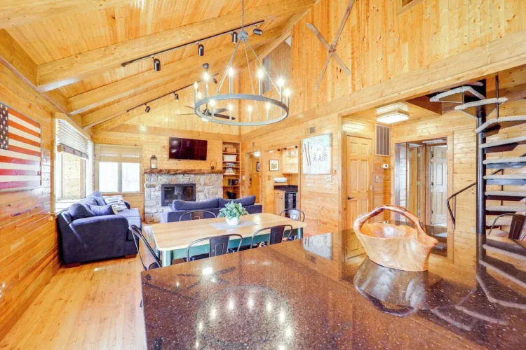 Sugar Mountain Base: Walk to the Slopes!