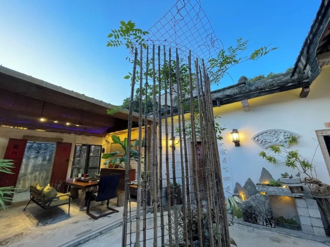 4 Bedrooms Family Cottage with courtyard view
