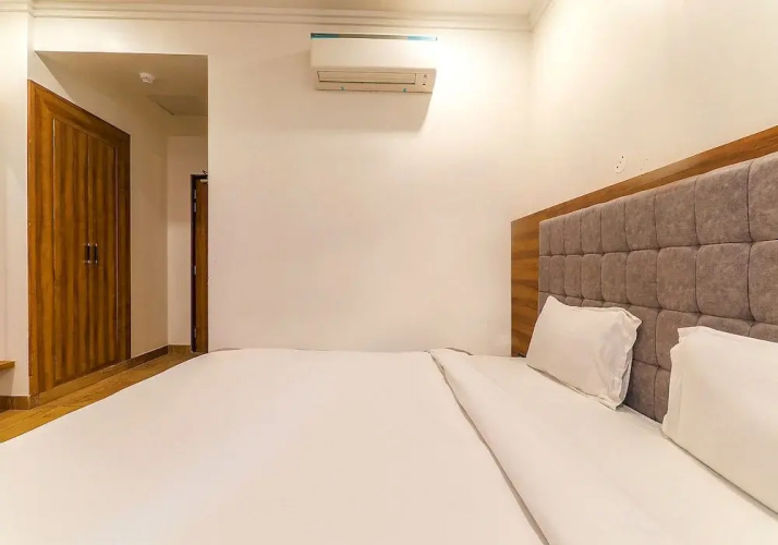 FabExpress Global Inn Gold