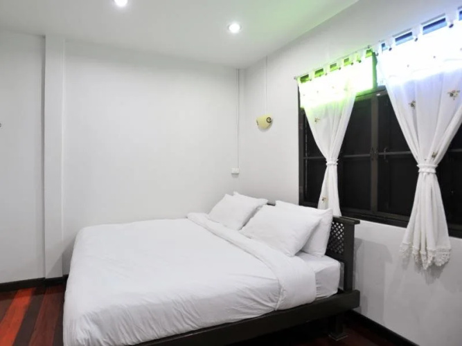 Huan Esan Place