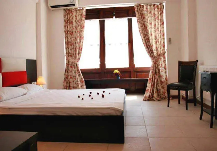Nish Alacati Hotel