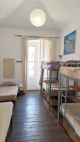 6 Bedrooms Bed in Dorm