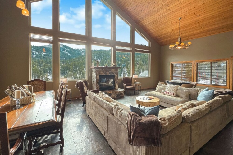 4 Bedrooms Cottage