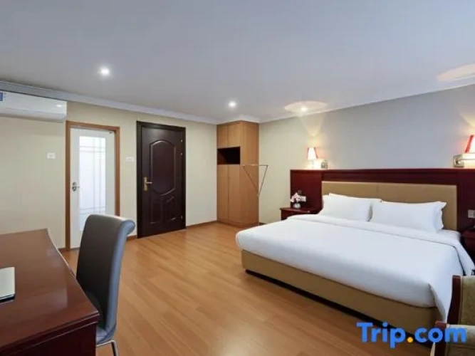 Standard Double room with city view