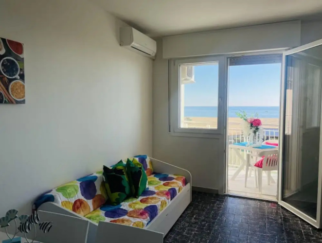 Beachfront Flat With View