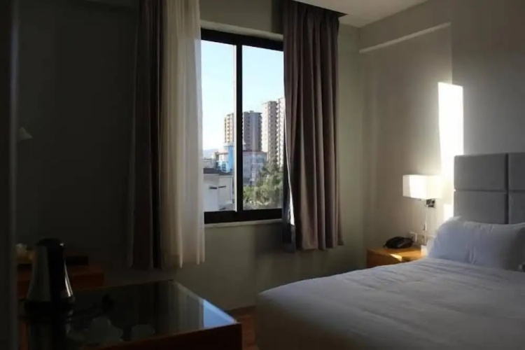 Cot Hotel