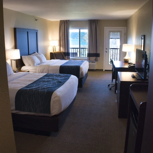 Standard Quadruple room with lake view