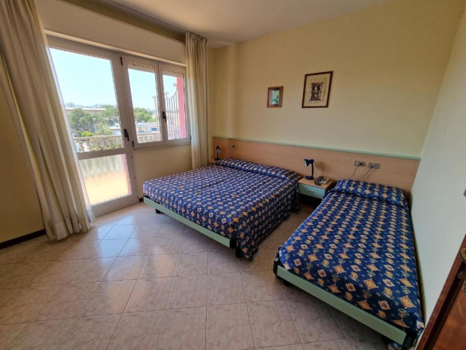 Standard Triple room
