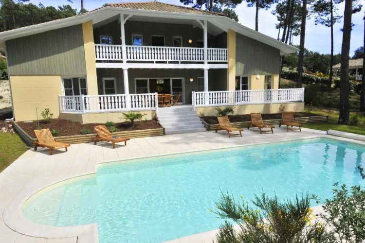 2 Bedrooms Villa