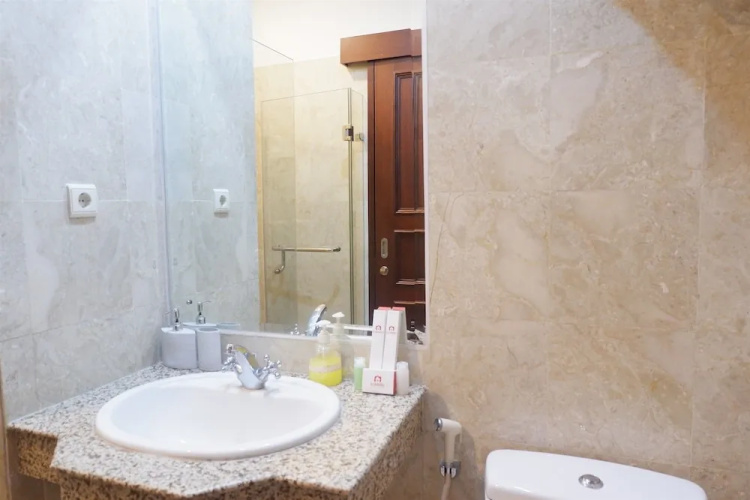 Homey The Bellezza Apartment
