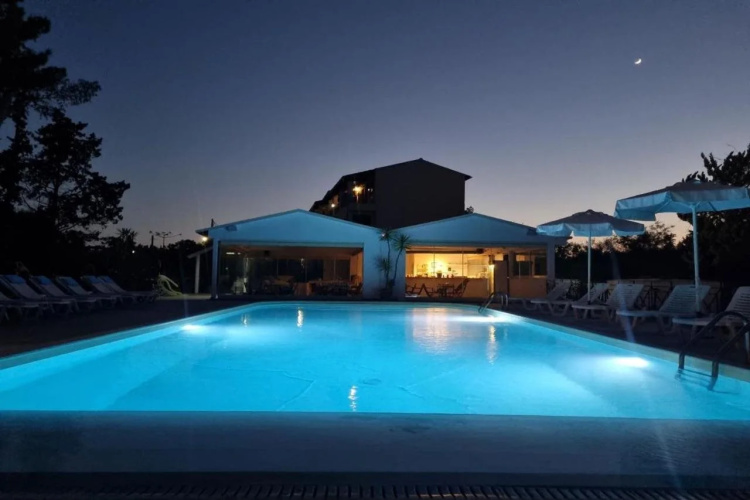 Blue Waves Aparthotel