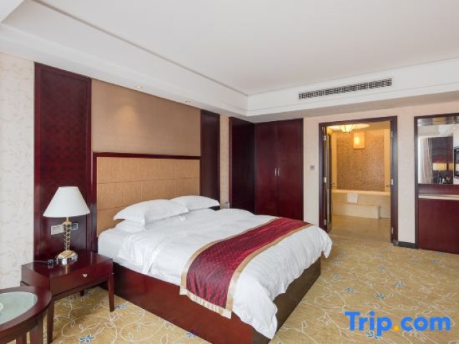 3 Bedrooms Deluxe Double Suite with garden view