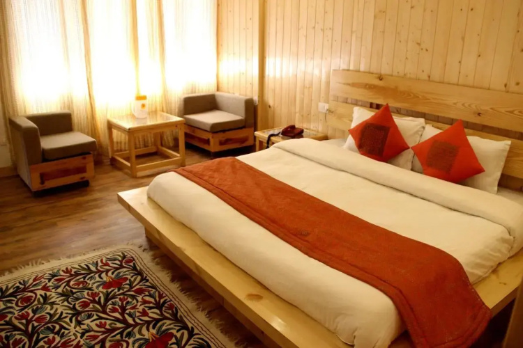 Hotel Dreamland Riverside (Old Manali)
