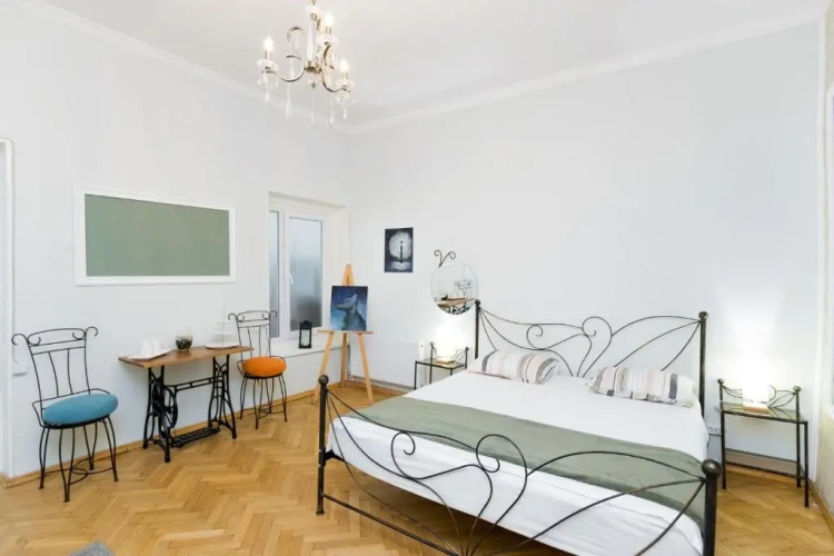 2 Bedrooms Apartment