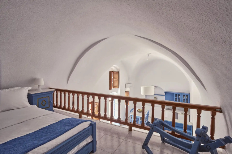 Amphitheater Cave Houses