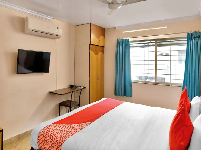 OYO 12301 RG Suites