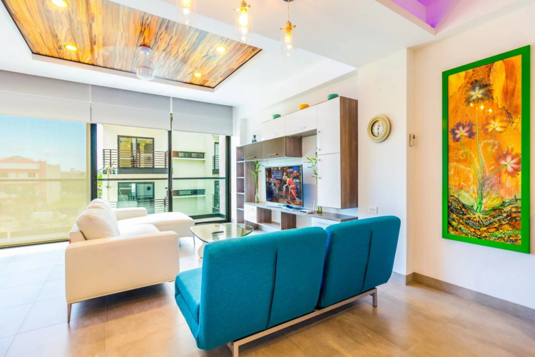 Large 2 BR Close to Beach AC Rooftop Pool