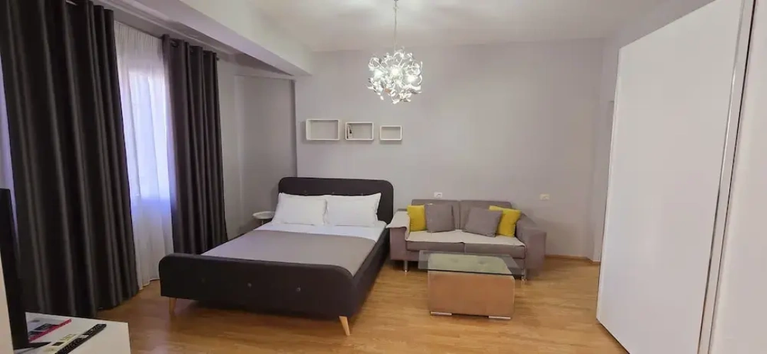 Deluxe Studio