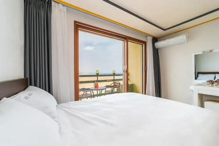 Elmar Condotel