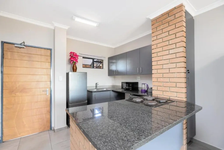 2 Bedrooms Apartment