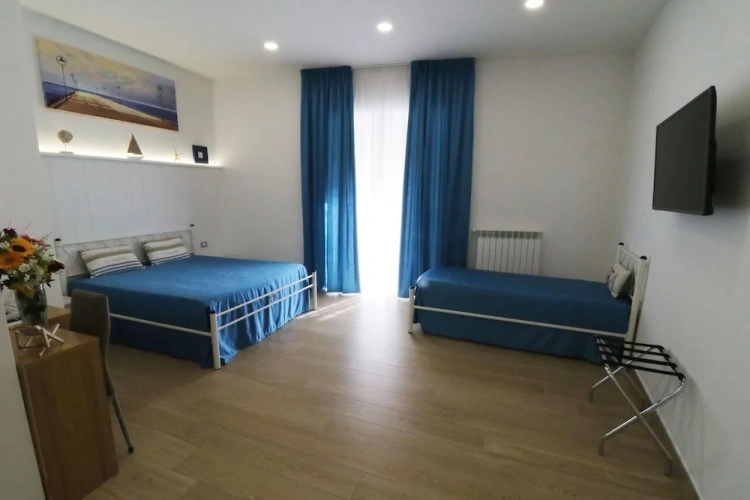Grand Quadruple room with balcony